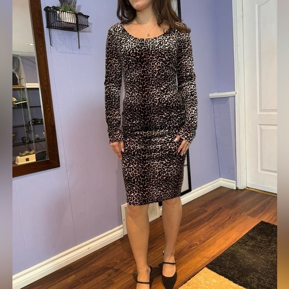 Gorgeous bodycon animal print dress - Picture 1 of 9